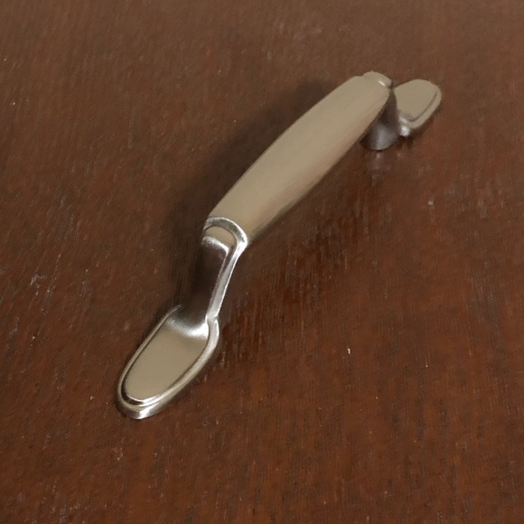 20 Polished chrome drawer pulls - Picture 6 of 7